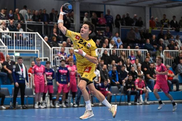 Deutschland, Handball, 2. Bundesliga, 8. Spieltag, 2025 2026, TSV Bayer Dormagen vs HSG Krefeld Niederrhein, 17.10.2025, TSV Bayer Sportcenter, Dormagen, Deutschland, Cedric Marquardt (HSG Krefeld Niederrhein, 24) beim Torwurf Copyright: xMarkusxVerwimpx