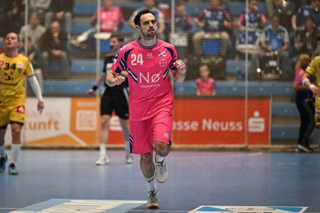 Deutschland, Handball, 2. Bundesliga, 8. Spieltag, 2025 2026, TSV Bayer Dormagen vs HSG Krefeld Niederrhein, 17.10.2025, TSV Bayer Sportcenter, Dormagen, Deutschland, Peter Strosack (TSV Bayer Dormagen, 24) Copyright: xMarkusxVerwimpx