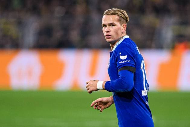 DORTMUND, GERMANY - 15.02.23: Mykhailo Mudryk. The match of match UEFA Champion League Borussia Dortmund vs FC Chelsea at SIGNAL IDUNA PARK  Copyright: xVitaliixKliuievx