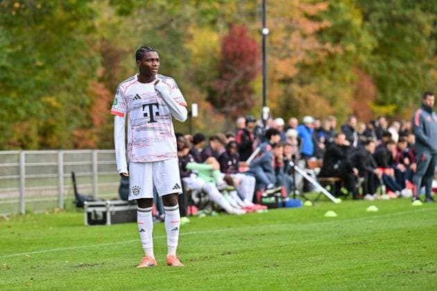 DFB U19-Nachwuchsliga: SpVgg Unterhaching - FC Bayern München U19; 18.10.2025 im Bild Uzorchukwu Frank EGWUATU (FC Bayern München 7) Einzelfoto Freisteller U19 DFB Nachwuchsliga: SpVgg Unterhaching - FC Bayern München; Sportschule Oberhaching am 18.10.2025 Copyright: xBEAUTIFULxSPORTS Goldbergx