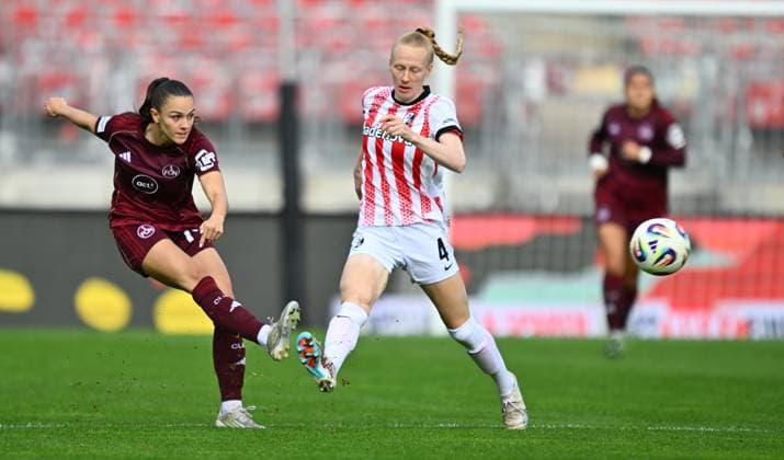 17.10.2025 - Fussball - Saison 2025 2026 - 1. Google Pixel Frauen Bundesliga - 07. Spieltag: 1. FC Nürnberg FCN ( Club Clubfrauen ) - SC Freiburg - Sportfoto Zink - xwoxzix - Sanja Homann (19, 1. FC Nürnberg FCN ) Meret Felde ( 4 , SC Freiburg )