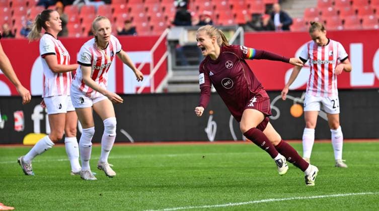 17.10.2025 - Fussball - Saison 2025 2026 - 1. Google Pixel Frauen Bundesliga - 07. Spieltag: 1. FC Nürnberg FCN ( Club Clubfrauen ) - SC Freiburg - Sportfoto Zink - xwoxzix - Torjubel Jubel Freude nach Treffer Tor Torschuß zum 1:0 durch Luisa Guttenberger (4, 1. FC Nürnberg FCN )