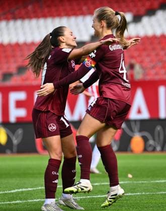 17.10.2025 - Fussball - Saison 2025 2026 - 1. Google Pixel Frauen Bundesliga - 07. Spieltag: 1. FC Nürnberg FCN ( Club Clubfrauen ) - SC Freiburg - Sportfoto Zink - xwoxzix - Torjubel Jubel Freude nach Treffer Tor Torschuß zum 1:0 durch Luisa Guttenberger (4, 1. FC Nürnberg FCN ) - Sanja Homann (19, 1. FC Nürnberg FCN ) Luisa Guttenberger (4, 1. FC Nürnberg FCN )