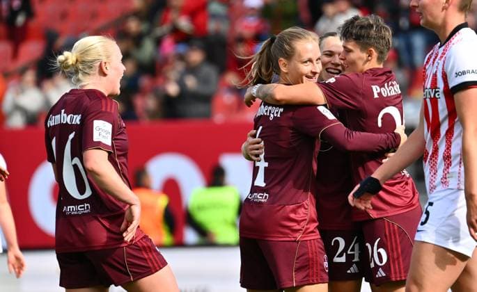 17.10.2025 - Fussball - Saison 2025 2026 - 1. Google Pixel Frauen Bundesliga - 07. Spieltag: 1. FC Nürnberg FCN ( Club Clubfrauen ) - SC Freiburg - Sportfoto Zink - xwoxzix - Torjubel Jubel Freude nach Treffer Tor Torschuß zum 1:0 durch Luisa Guttenberger (4, 1. FC Nürnberg FCN ) - Aleigh Gambone (16, 1. FC Nürnberg FCN ) Luisa Guttenberger (4, 1. FC Nürnberg FCN ) Nastassja Lein (24, 1. FC Nürnberg FCN ) Aneta Polaskova (26, 1. FC Nürnberg FCN )
