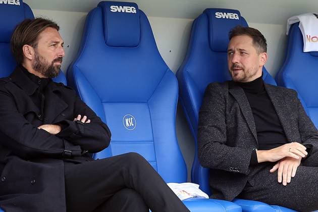 18.10.2025, xrekx, Fussball 2.Bundesliga, Karlsruher SC - 1.FC Kaiserslautern v.l. Thomas Hengen Geschäftsführer Geschaeftsfuehrer (1.FC Kaiserslautern) Marcel Klos Sportdirektor (1.FC Kaiserslautern) vor dem Spiel (DFL DFB REGULATIONS PROHIBIT ANY USE OF PHOTOGRAPHS as IMAGE SEQUENCES and or QUASI-VIDEO) Karlsruhe
