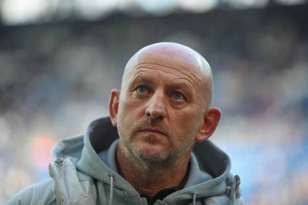Torsten Lieberknecht (1. FC Kaiserslautern, Chef-Trainer) vor dem Spiel beim Interview, Karlsruher SC vs. 1. FC Kaiserslautern, 2. Bundesliga, 9. Spieltag, 2025 2026, 18.10.2025, DFL REGULATIONS PROHIBIT ANY USE OF PHOTOGRAPHS AS IMAGE SEQUENCES AND OR QUASI-VIDEO, Karlsruher SC vs. 1. FC Kaiserslautern, 2. Bundesliga, 9. Spieltag, 2025 2026, 18.10.2025 Karlsruhe