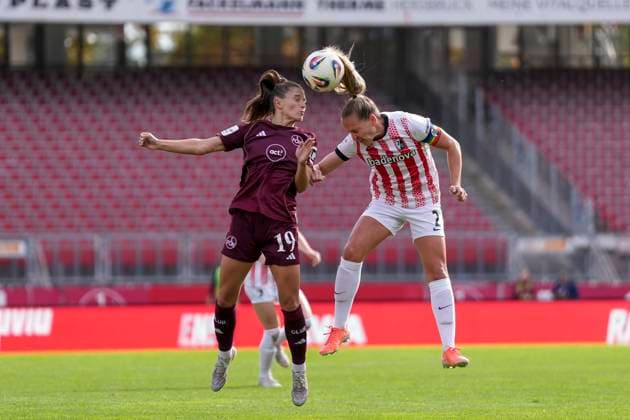 Sanja Homann (1. FC Nürnberg, 19) im Zweikampf mit Lisa Karl (SC Freiburg, 02) , Deutschland, Fussball, GooglePixel Frauen-Bundesliga, 7.Spieltag, 2025 2026, 1. FC Nürnberg vs. SC Freiburg, 18.10.2025, Max-Morlock-Stadion, Nürnberg, Deutschland DFB REGULATIONS PROHIBIT ANY USE OF PHOTOGRAPHS AS IMAGE SEQUENCES AND OR QUASI-VIDEO. Nürnberg Max-Morlock-Stadion Bayern Deutschland Copyright: xArnexAmbergx