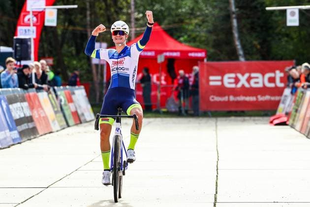 Dutch Delano Heeren celebrates as he crosses the finish line to win the men s junior race of the Exact Cross Essen, stage 2 (out of 7) in the Exact Cross cyclocross competition, Saturday 18 October 2025, in Essen. DAVIDxPINTENS  x137148629x