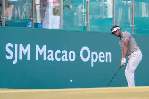October 18, 2025, Macao, Macao Sar, China: Macau Open Golf , Macau Golf and Country Club Coloane, Macao, China Thailands Sarit Suwannarut, leads the field on Day 3 at -16 putting him 2 strokes ahead of AustraliaÃ¢â‚¬â ¢s, Brett Rankin. On the 18th Green. Macao China - ZUMAr144 20251018_zap_r144_006 Copyright: xJaynexRussellx