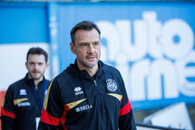Trainer Nil Döring (SVW) ; GER, FC Hansa Rostock vs. SV Wehen-Wiesbaden, Fußball, Männer, 3. Liga, 11.Spieltag, Spielzeit 2025 2026,18.10.2025 Rostock Ostseestadion Mecklenburg - Vorpommern Deutschland
