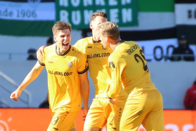 18.10.2025, xgrfx, Fussball 2.Bundesliga, Preußen Münster - Dynamo Dresden v.l. Tor, Alexander Rossipal (Dynamo Dresden) (DFL DFB REGULATIONS PROHIBIT ANY USE OF PHOTOGRAPHS as IMAGE SEQUENCES and or QUASI-VIDEO) Münster