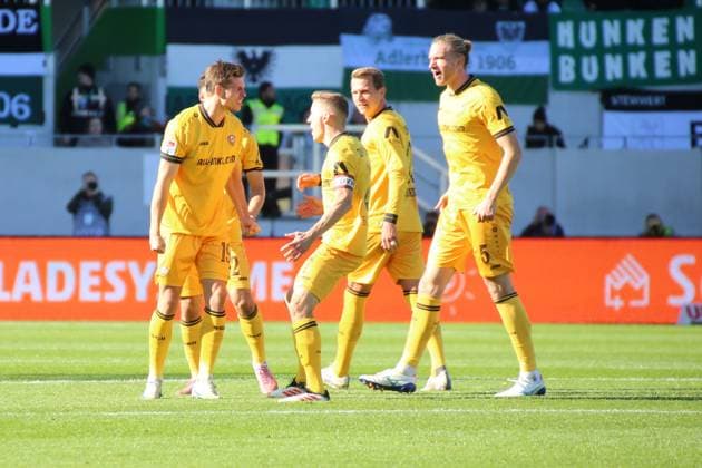 18.10.2025, xgrfx, Fussball 2.Bundesliga, Preußen Münster - Dynamo Dresden v.l. Tor, Alexander Rossipal (Dynamo Dresden) (DFL DFB REGULATIONS PROHIBIT ANY USE OF PHOTOGRAPHS as IMAGE SEQUENCES and or QUASI-VIDEO) Münster