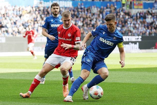18.10.2025, xrekx, Fussball 2.Bundesliga, Karlsruher SC - 1.FC Kaiserslautern v.l. Paul Joly (1.FC Kaiserslautern) Marvin Wanitzek (Karlsruher SC) Zweikampf, Aktion, action, battle for the ball (DFL DFB REGULATIONS PROHIBIT ANY USE OF PHOTOGRAPHS as IMAGE SEQUENCES and or QUASI-VIDEO) Karlsruhe
