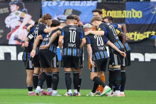 18.10.2025, Fussball, Herren, 3. Liga, Saison 2025 2026, 1. FC Saarbrücken - SC Verl, Die Mannschaft (1. FC Saarbrücken) Saarbrücken Ludwigsparkstadion Saarland Deutschland (DE) Copyright: xSebastianxBachx
