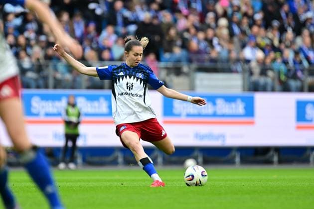 Fußball I Frauen I Saison 2025-2026 I Bundesliga I 7. Spieltag I Hamburger SV - FC Carl Zeiss Jena I 18.10.2025 Maria Mikolajova (27, Hamburger SV) Hamburg Volkspark, Volksparkstadion, Stadion, Volkspark-Stadion Hamburg Deutschland Copyright: xLobeca FelixxSchlikisx