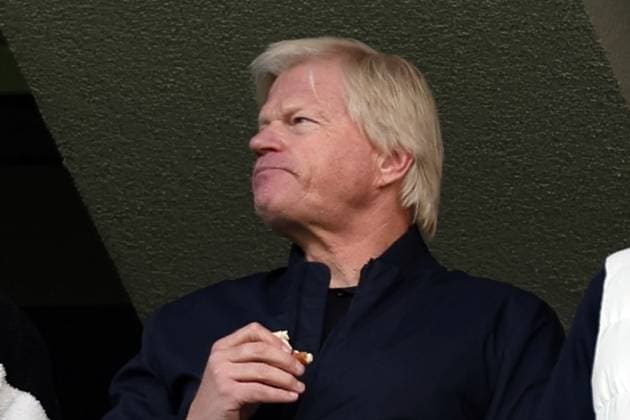 18.10.2025, xrekx, Fussball 2.Bundesliga, Karlsruher SC - 1.FC Kaiserslautern v.l. Oliver Kahn (DFL DFB REGULATIONS PROHIBIT ANY USE OF PHOTOGRAPHS as IMAGE SEQUENCES and or QUASI-VIDEO) Karlsruhe