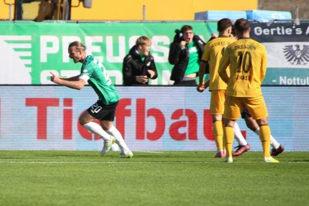 18.10.2025, xgrfx, Fussball 2.Bundesliga, Preußen Münster - Dynamo Dresden v.l. Tor, Jorrit Hendrix (Preußen Münster) (DFL DFB REGULATIONS PROHIBIT ANY USE OF PHOTOGRAPHS as IMAGE SEQUENCES and or QUASI-VIDEO) Münster