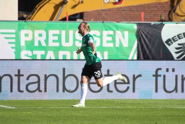 18.10.2025, xgrfx, Fussball 2.Bundesliga, Preußen Münster - Dynamo Dresden v.l. Tor, Jorrit Hendrix (Preußen Münster) (DFL DFB REGULATIONS PROHIBIT ANY USE OF PHOTOGRAPHS as IMAGE SEQUENCES and or QUASI-VIDEO) Münster