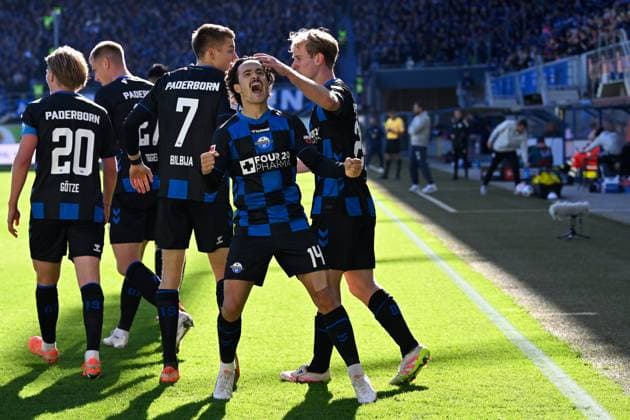 Paderborn, Home Deluxe Arena, 18.10.25, GER, Herren, 2.Bundesliga, Saison 2025-2026, SC Paderborn 07 - DSC Arminia Bielefeld Bild: Mika BAUR (Paderborn) jubelt nach seinem Tor zum 1:1 DFL regulations prohibit any use of photographs as image sequences and or quasi-video. NRW Deutschland