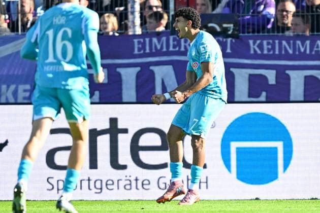 3. Liga - 25 26 - VfL Osnabrück - TSG Hoffenheim II am 18.10.2025 an der Bremer Brücke in Osnabrück Jubel, Torjubel, Torschuetze, Torschütze Ayoube Amaimouni-Echghouyab (Hoffenheim) jubelt nach seinem Tor zum 0:1.
