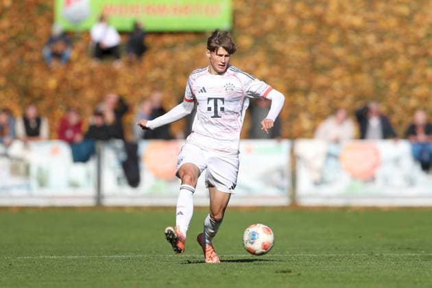 18.10.2025, xjcx, Herren, Fussball, Saison 2025 2026, Regionalliga Bayern, 14. Spieltag: TSV Aubstadt - FC Bayern Muenchen II Magnus Dalpiaz ( 2, FC Bayern München II) Sulzfeld Schulstadion Aubstadt Bayern Deutschland