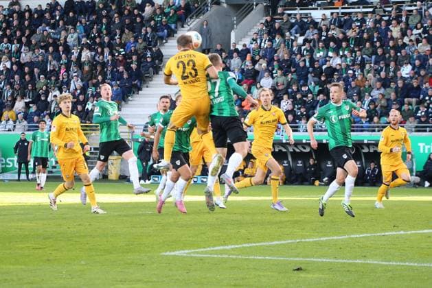 18.10.2025, xgrfx, Fussball 2.Bundesliga, Preußen Münster - Dynamo Dresden v.l. Tor, Lars Bünning (Dynamo Dresden) (DFL DFB REGULATIONS PROHIBIT ANY USE OF PHOTOGRAPHS as IMAGE SEQUENCES and or QUASI-VIDEO) Münster