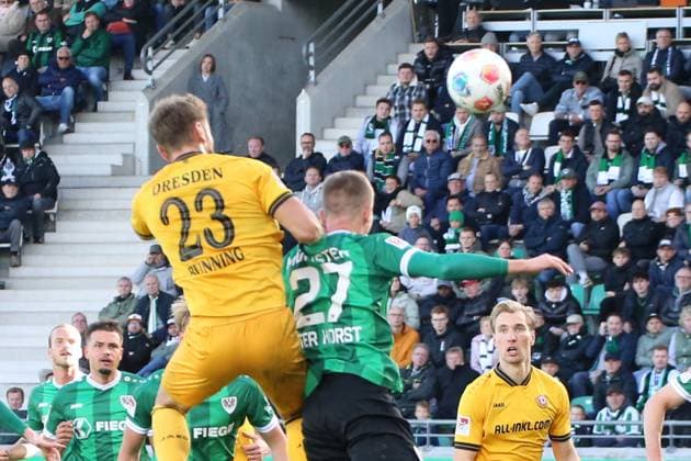 18.10.2025, xgrfx, Fussball 2.Bundesliga, Preußen Münster - Dynamo Dresden v.l. Tor, Lars Bünning (Dynamo Dresden) (DFL DFB REGULATIONS PROHIBIT ANY USE OF PHOTOGRAPHS as IMAGE SEQUENCES and or QUASI-VIDEO) Münster