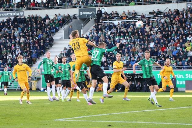 18.10.2025, xgrfx, Fussball 2.Bundesliga, Preußen Münster - Dynamo Dresden v.l. Tor, Lars Bünning (Dynamo Dresden) (DFL DFB REGULATIONS PROHIBIT ANY USE OF PHOTOGRAPHS as IMAGE SEQUENCES and or QUASI-VIDEO) Münster