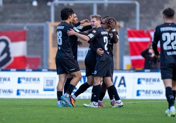 Jubel bei RW Oberhausen Sportfreunde Siegen - Rot-Weiß Oberhausen 18.10.2025 Fussball, Regionalliga West, 12. Spieltag, GER, Siegen, Leimbachstadion Copyright: HMBxMedia xMarcoxBader