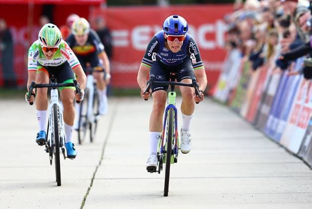 Dutch Lucinda Brand celebrates after winning the women s elite race of the Exact Cross Essen, stage 2 (out of 7) in the Exact Cross cyclocross competition, Saturday 18 October 2025, in Essen. DAVIDxPINTENS  x137153688x