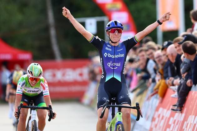 Dutch Lucinda Brand celebrates after winning the women s elite race of the Exact Cross Essen, stage 2 (out of 7) in the Exact Cross cyclocross competition, Saturday 18 October 2025, in Essen. DAVIDxPINTENS  x137153689x