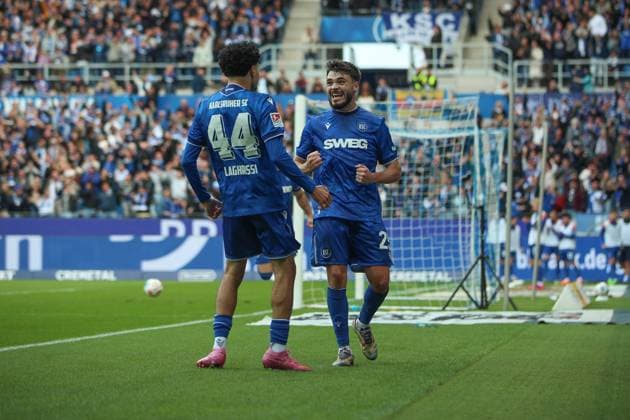 Ausgleich zum 2:2 durch Lilian Egloff (Karlsruher SC, 25), Karlsruher SC vs. 1. FC Kaiserslautern, 2. Bundesliga, 9. Spieltag, 2025 2026, 18.10.2025, DFL REGULATIONS PROHIBIT ANY USE OF PHOTOGRAPHS AS IMAGE SEQUENCES AND OR QUASI-VIDEO, Karlsruher SC vs. 1. FC Kaiserslautern, 2. Bundesliga, 9. Spieltag, 2025 2026, 18.10.2025 Karlsruhe