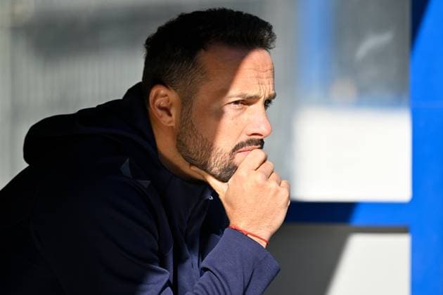 Paderborn, Home Deluxe Arena, 18.10.25, GER, Herren, 2.Bundesliga, Saison 2025-2026, SC Paderborn 07 - DSC Arminia Bielefeld Bild: Trainer Ralf KETTEMANN (Paderborn) DFL regulations prohibit any use of photographs as image sequences and or quasi-video. NRW Deutschland