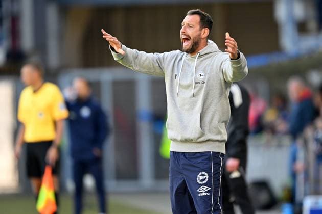 Paderborn, Home Deluxe Arena, 18.10.25, GER, Herren, 2.Bundesliga, Saison 2025-2026, SC Paderborn 07 - DSC Arminia Bielefeld Bild: Trainer Michel KNIAT (Bielefeld) DFL regulations prohibit any use of photographs as image sequences and or quasi-video. NRW Deutschland