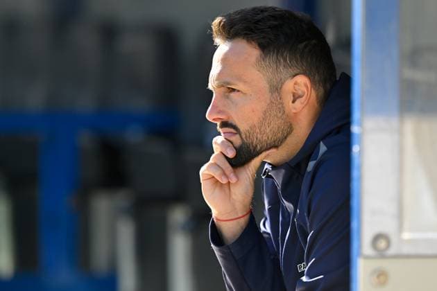 Paderborn, Home Deluxe Arena, 18.10.25, GER, Herren, 2.Bundesliga, Saison 2025-2026, SC Paderborn 07 - DSC Arminia Bielefeld Bild: Trainer Ralf KETTEMANN (Paderborn) DFL regulations prohibit any use of photographs as image sequences and or quasi-video. NRW Deutschland