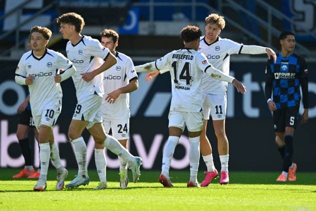 Paderborn, Home Deluxe Arena, 18.10.25, GER, Herren, 2.Bundesliga, Saison 2025-2026, SC Paderborn 07 - DSC Arminia Bielefeld Bild: Joel GRODOWSKI (Bielefeld) jubelt nach seinem Tor zum 0:1 DFL regulations prohibit any use of photographs as image sequences and or quasi-video. NRW Deutschland