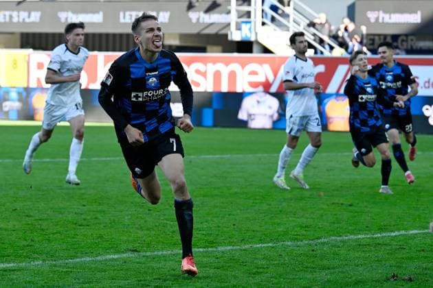 Paderborn, Home Deluxe Arena, 18.10.25, GER, Herren, 2.Bundesliga, Saison 2025-2026, SC Paderborn 07 - DSC Arminia Bielefeld Bild: Filip BILBIJA (Paderborn) jubelt nach seinem Tor zum 3:2 DFL regulations prohibit any use of photographs as image sequences and or quasi-video. NRW Deutschland