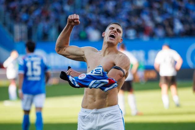 Torjubel mit freien Oberkörper Torschütze 2:0 Jan Mejdr (Rostock) ; GER, FC Hansa Rostock vs. SV Wehen-Wiesbaden, Fußball, Männer, 3. Liga, 11.Spieltag, Spielzeit 2025 2026,18.10.2025 Rostock Ostseestadion Mecklenburg - Vorpommern Deutschland