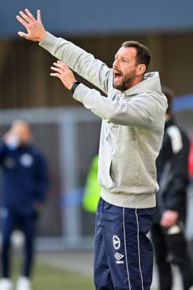 Paderborn, Home Deluxe Arena, 18.10.25, GER, Herren, 2.Bundesliga, Saison 2025-2026, SC Paderborn 07 - DSC Arminia Bielefeld Bild: Trainer Michel KNIAT (Bielefeld) DFL regulations prohibit any use of photographs as image sequences and or quasi-video. NRW Deutschland