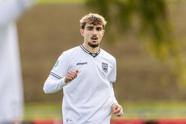 Fussball, Saison 2025 2026, U19-Junioren DFB-Nachwuchsliga, Sportplatz Albeck, 9. Spieltag, SSV Ulm 1846 Fußball U19 - FC Augsburg U19 5:4, 18.10.2025 18.10.2025, Fussball, Saison 2025 2026, U19-Junioren DFB-Nachwuchsliga, Sportplatz Albeck, 9. Spieltag, SSV Ulm 1846 Fußball U19 - FC Augsburg U19 5:4, Freisteller Einzelbild Portrait Porträt 19 Kaan Yanac (SSV Ulm 1846 Fußball U19) Foto: Lucca Fundel Albeck Sportplatz Albeck Baden-Württemberg Deutschland