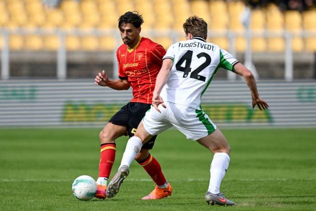 Ci Lecce 18 10 2025 - campionato di calcio Serie A Lecce-Sassuolo foto Carmelo Imbesi Image nella foto: Santiago Pierotti-Kristian Thorstvedt 