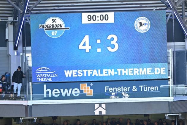 Paderborn, Home Deluxe Arena, 18.10.25, GER, Herren, 2.Bundesliga, Saison 2025-2026, SC Paderborn 07 - DSC Arminia Bielefeld Bild: Anzeigetafel mit Endstand 4:3 DFL regulations prohibit any use of photographs as image sequences and or quasi-video. NRW Deutschland