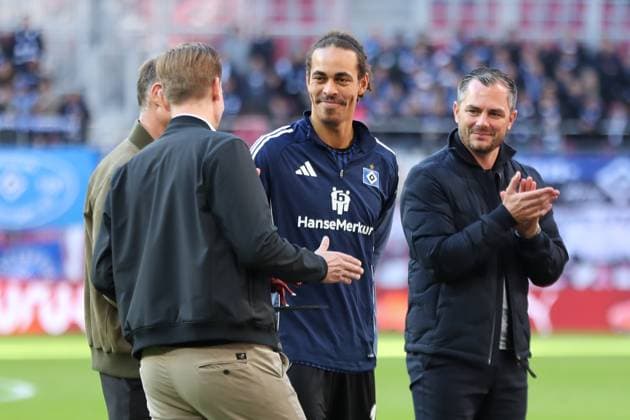 RB Leipzig vs. Hamburger SV, 18.10.2025 LEIPZIG, DEUTSCHLAND - OCTOBER 18: Yussuf Poulsen (15, Hamburger SV) during the Bundesliga match between RB Leipzig vs. Hamburger SV at Red Bull Arena on matchday 7 of the 1. Bundesliga on October 18, 2025 in Leipzig, Deutschland. DFL REGULATIONS PROHIBIT ANY USE OF PHOTOGRAPHS AS IMAGE SEQUENCES AND OR QUASI-VIDEO. Copyright: xBEAUTIFULxSPORTS JanxKaeferx