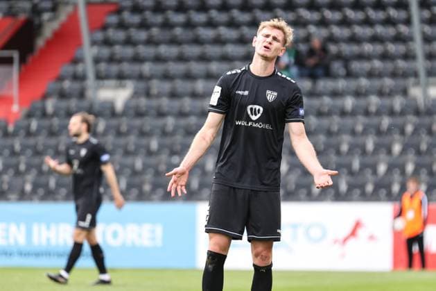 18.10.2025, Fussball, Herren, 11. Spieltag Dritte Liga Saison 2025 2026: VfB Stuttgart II - FC Schweinfurt 05 Pure Enttäuschung bei Jakob Tranziska (FC Schweinfurt 05, 17)