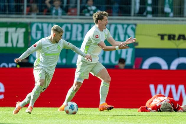 Romano Schmid (SV Werder Bremen, 20), Jens Stage (SV Werder Bremen, 06), Niklas Dorsch (FC Heidenheim, 30), GER, 1. FC Heidenheim vs. Werder Bremen, Fussball, Bundesliga, 7. Spieltag, Spielzeit 2025 2026, 18.10.2025, DFL DFB REGULATIONS PROHIBIT ANY USE OF PHOTOGRAPHS AS IMAGE SEQUENCES AND OR QUASI-VIDEO, GER, 1. FC Heidenheim vs. Werder Bremen, Fussball, Bundesliga, 7. Spieltag, Spielzeit 2025 2026, 18.10.2025 Heidenheim Copyright: xEibner-Pressefotox EP_EER