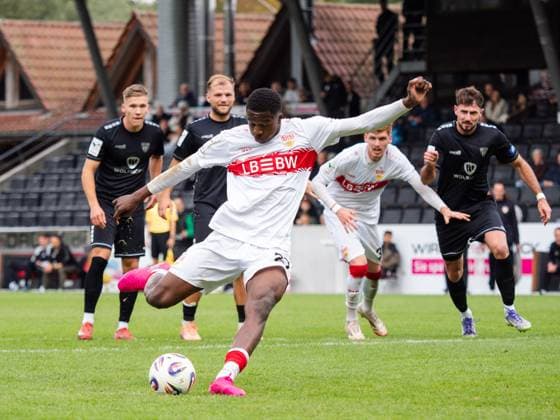 Elfmeter durch Mansour Ouro-Tagba (VfB Stuttgart II, 27) zum 3:0 GER, VfB Stuttgart II vs. 1. FC Schweinfurth, Fussball, 3. Liga, Spielzeit 2025 2026, 18.10.2025 GER, VfB Stuttgart II vs. 1. FC Schweinfurth, Fussball, 3. Liga, Spielzeit 2025 2026, 18.10.2025 Aspach Copyright: xEibner-Pressefoto CarstenxSchwerx EP_CSG