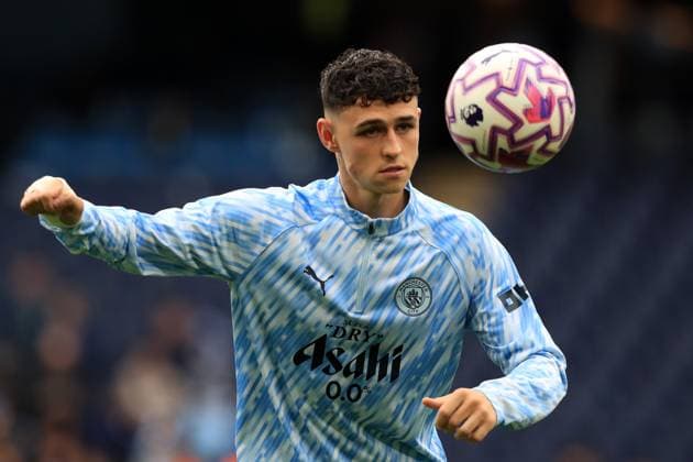 18th October 2025; Etihad Stadium, Manchester, Lancashire, England; Premier League Football, Manchester City versus Everton; Phil Foden of Manchester City during the pre match warm up  DxB
