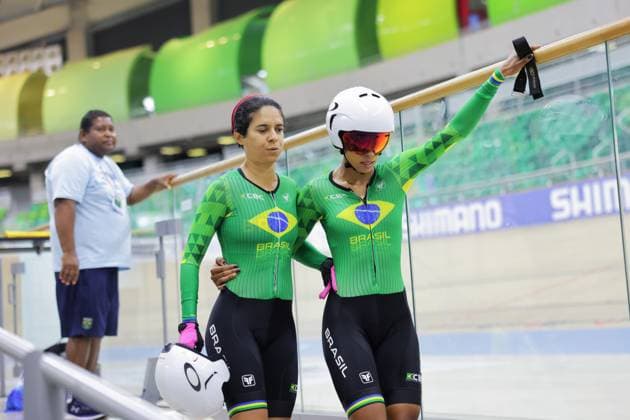 2025 UCI Para-Cycling Track World Championships Picture by Alex Whitehead SWpix.com - 18 10 2025 - Cycling - 2025 UCI Para-Cycling Track World Championships - Rio Olympic Velodrome, Rio de Janeiro, Brazil - WB 1 km Time Trial Qualifying - Jerusa Geber Dos Santos (Brazil) piloted by Carolina Barbosa Alves Do Nascimento (Brazil) Copyright: x xSWpix.comx(t axPhotographyxHubxLtd)xAlexxWhitehead SWpix.comx SWP-3030-9955