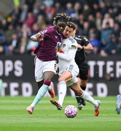 Lesley Ugochukwu of Burnley and Ethan Ampadu of Leeds United Burnley v Leeds United, Premier League, Football, Turf Moor, Burnley, UK - 18 Oct 2025Leeds Turf Moor United Kingdom EDITORIAL USE ONLY No use with unauthorised audio, video, data, fixture lists, club league logos or live services. Online in-match use limited to 120 images, no video emulation. No use in betting, games or single club league player publications. Copyright: xAnnaxGowthorpe Shutterstockx 15544973u