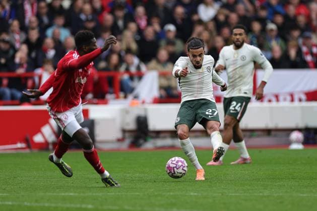 NOTTINGHAM, ENGLAND - OCTOBER 18: Malo Gusto of Chelsea in action during the Premier League match between Nottingham Forest and Chelsea at City Ground on October 18, 2025 in Nottingham, England. (Photo by James Holyoak) SPO 